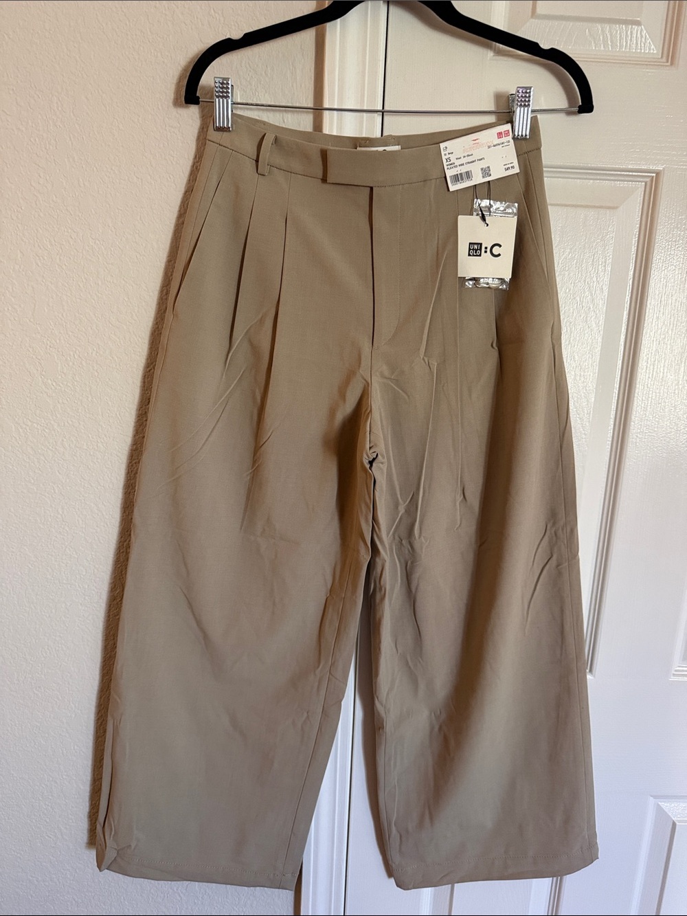UNIQLO Wide-Leg Pleated Trousers in Khaki